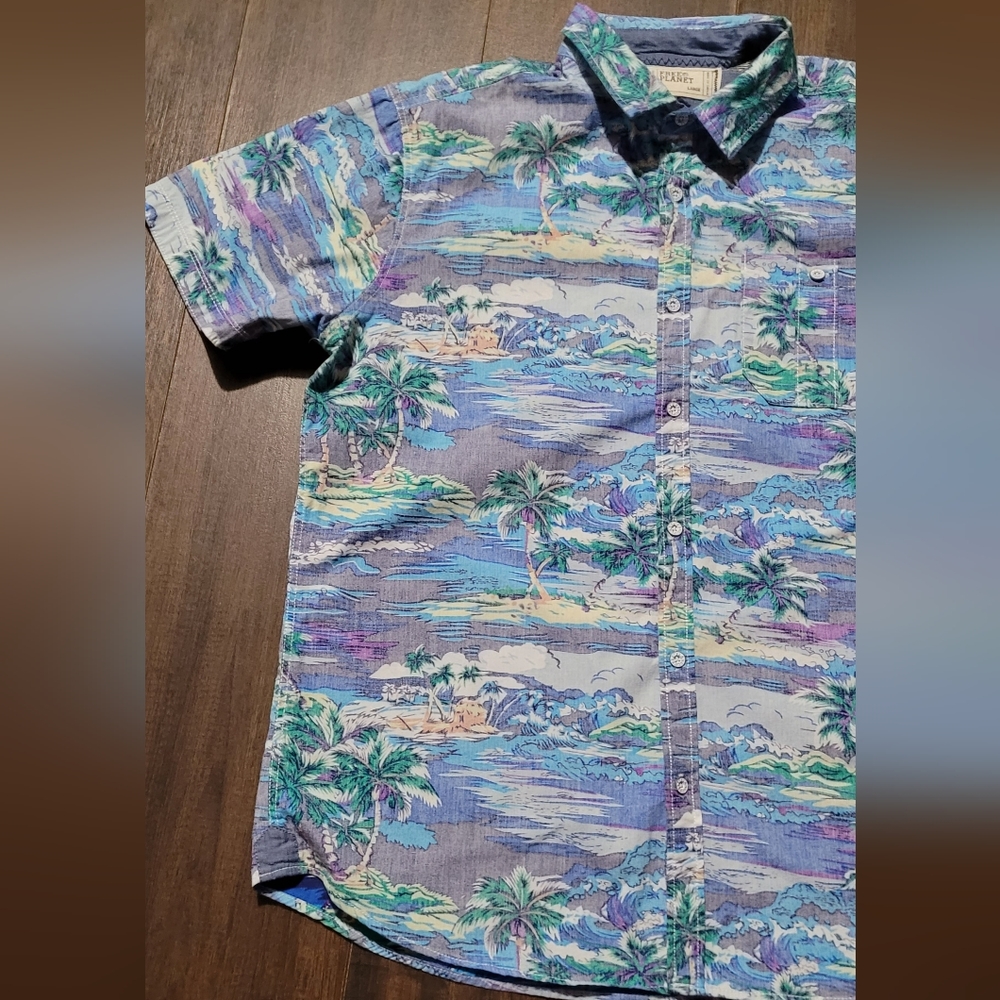 Free planet button down - Picture 3 of 4